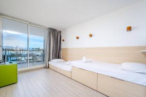 ROOFTOP -Vue port, 4 pers, climatisé, terrasse, jaccuzi, parking