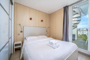 ROOFTOP -Vue port, 4 pers, climatisé, terrasse, jaccuzi, parking