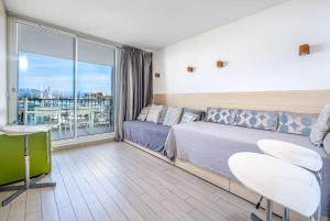 ROOFTOP -Vue port, 4 pers, climatisé, terrasse, jaccuzi, parking