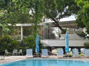 300 Mbps WiFi , Netflix , Coffee machine , Tambuli