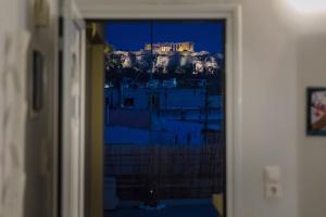 Psirri Artistic Rooftop Apartment with Acropolis View