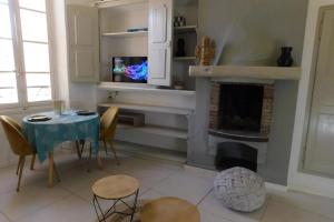 VINTAGE -Cosy nid douillet Vieil Antibes- Idéal couple