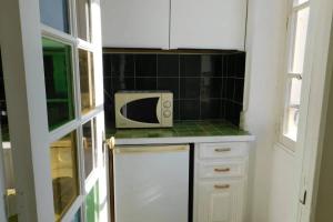 VINTAGE -Cosy nid douillet Vieil Antibes- Idéal couple