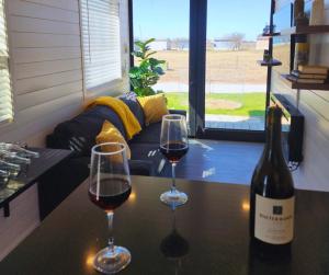 Sonoma Station, Pool, Patio & Wine Retreat