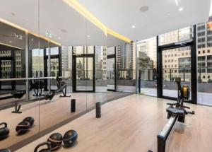 Cozy 1BR Apt in CBD-Heated pool,Spa,Sauna,Gym 462