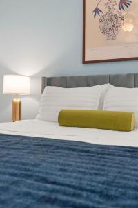 Coastal Funhouse Yard Games, Putt-Putt and More - 4hvězdičkové hotely ve městě Westminster