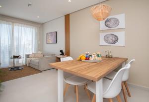 1BR w Stunning City Views Fully Equipped