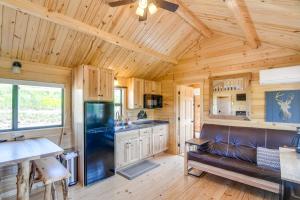 Fall River Cabin Retreat On-Site Fly Fishing!