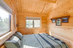 Fall River Cabin Retreat On-Site Fly Fishing!