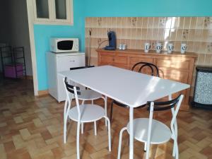 Appartements Maison de ville - proche Le PAL - DOMPIERRE : photos des chambres