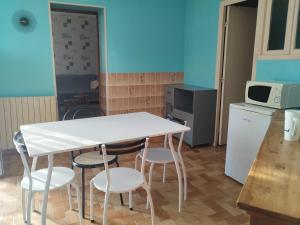 Appartements Maison de ville - proche Le PAL - DOMPIERRE : photos des chambres