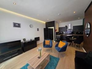 Deluxe 2BR Apartment Near City Center - Sleeps 6