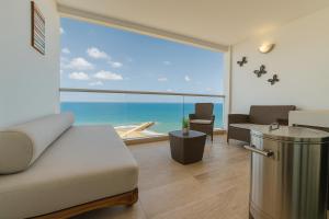 Sunset Oceanfront Studio