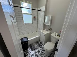 Beautiful Home Near Downtwon - Free Parking!