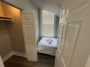 Beautiful Home Near Downtwon - Free Parking!