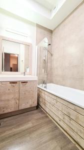 Résidence Le Panoramic - Appartement spacieux · Départ et retour skis aux pieds · Piscine · Parking inclus · Spa MAE-3063