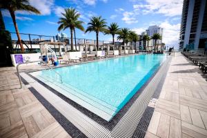 2 BDR Penthouse Ocean Front View Hyde Beach House