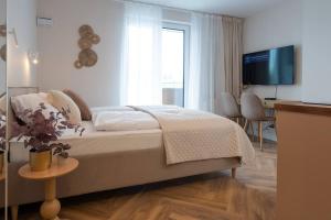 Rose Studio King Bed Terrace