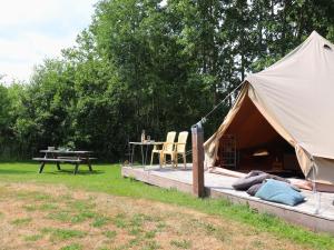 Beautiful safari tent in Twijzel with terrace