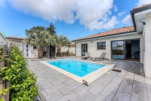 House with heated pool