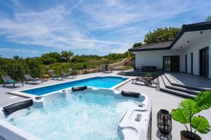 Villa Dalmatia with Sauna, Hot tub, Heated pool