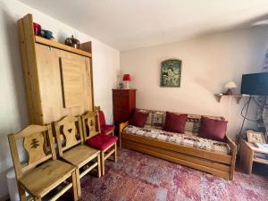 Résidence Pluton - Studio en plein cœur de station, face aux pistes avec place de parking privée et couverte MAE-5261