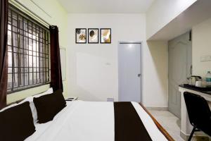 Super Townhouse Pallikarani Near Balaji Dental College