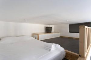 GIOA- Studio avec balcon, place Garibaldi -Paillon