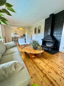 CAL QuEROL LlíViA - Venta fortaits y alquiler material esquí en el mismo edificio