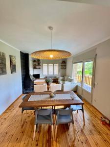 CAL QuEROL LlíViA - Venta fortaits y alquiler material esquí en el mismo edificio