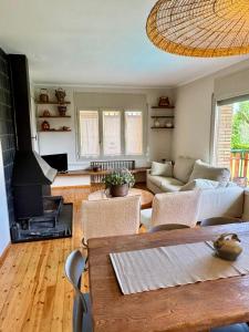 CAL QuEROL LlíViA - Venta fortaits y alquiler material esquí en el mismo edificio