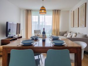 Elegant and Spacious 3-Bedroom Apartment with Private Balcony