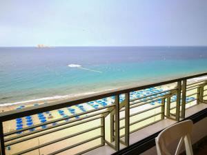 Playa de Levante *frente al mar*