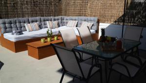 IKARUS apartment with courtyard & pool in Chania