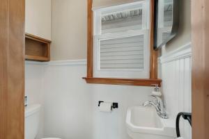 Gorgeous Beach House 2 blocks to the beach, Boardwalk, and amazing Restaurants