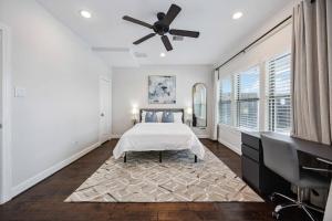 Resort vibe with Pool and Hot tub Downtown skyline views