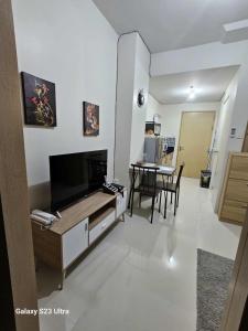 Heras Apeiron Staycation