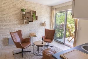 Maisons de vacances La Grange aux Cypres, maison d-hotes de charme : photos des chambres