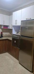 home close to airport- airport pick up available