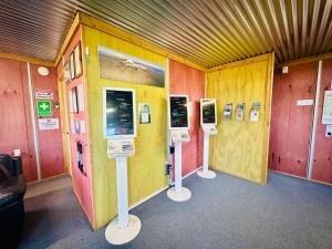 The Crossing Lodge & Backpackers