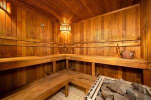 Luxury CBD Darlinghurst Apartment with Rooftop BBQ Area Pool Sauna Gym