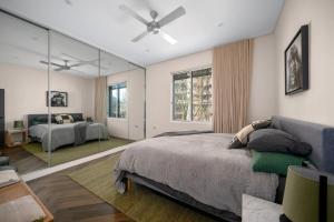 Luxury CBD Darlinghurst Apartment with Rooftop BBQ Area Pool Sauna Gym