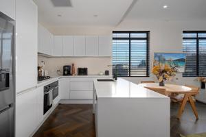 Luxury CBD Darlinghurst Apartment with Rooftop BBQ Area Pool Sauna Gym
