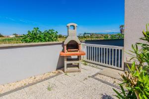 Apartments with parking space Vir - 18541