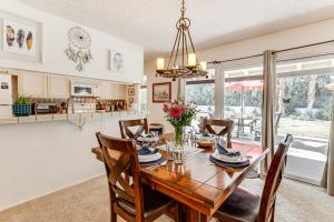 2 Mi to Galleta Meadows Desert Golf Retreat!