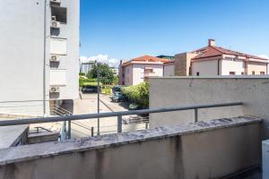 Modern apt with terrace 4 min walk to the beach