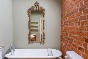 Chevaliers Coach House
