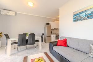 Apartments by the sea Privlaka, Zadar - 23531
