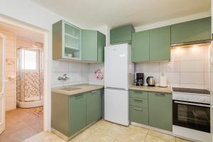 Apartments by the sea Baska, Krk - 23915