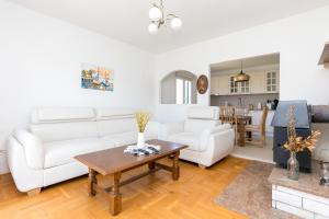 Apartments with parking space Vinisce, Trogir - 23986